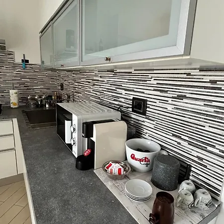 Refresh House * Brindisi